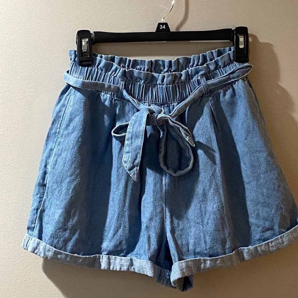 American Eagle denim short with tie waist size: small